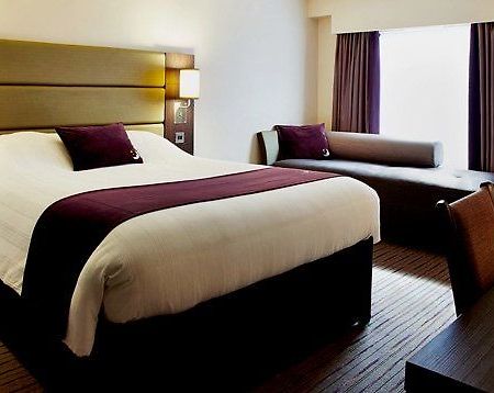 Premier Inn Premier Inn Heathrow Airport Terminal 4 Stanwell Eksteriør billede